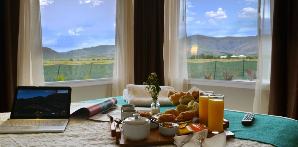 img/inmuebles/DESAYUNO_CAMA.jpg