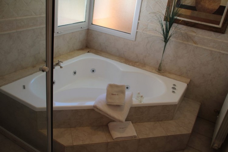 img/inmuebles/Jacuzzi_doble-0.jpg